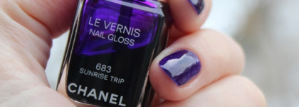 Цвет ирисов вместе с Chanel Le Vernis Nail Gloss #683 Sunrise Trip