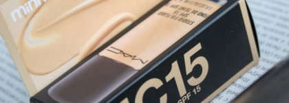 MAC Studio Fix Fluid SPF 15 NC15