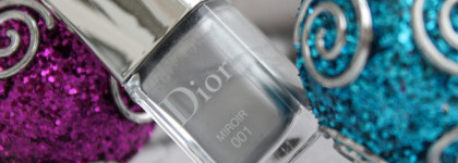 Капризная фольга на ногтях вместе с лаком для ногтей Dior Le Vernis #001 Miroir