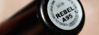 Добавляю яркости в образ вместе с помадой MAC Satin Lipstick в оттенке Rebel