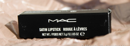 Добавляю яркости в образ вместе с помадой MAC Satin Lipstick в оттенке Rebel