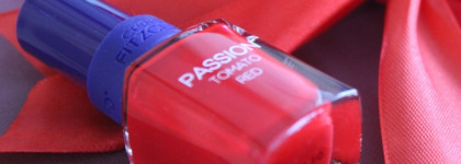 Идеальный красный - лак для ногтей Christina Fitzgerald "Passion Tomato Red"