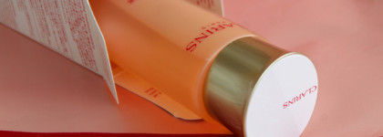 Мой ежедневный друг - Укрепляющий смягчающий флюид Clarins Extra-Firming Treatment Essence