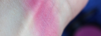 Яркие, но абсолютно ручные румяна IsaDora Perfect blush 08 «Purple Rose”