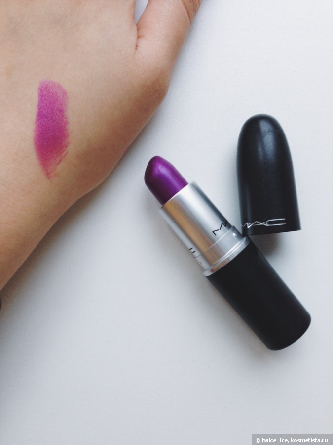 MAC Lipstick Violetta.