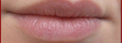 Губы цвета лепестков роз с тинтом "benetint" от Benefit