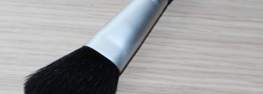 Скошеная кисть Cheek Brush от Tonymoly