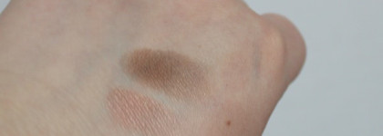 Старики-разбойники - классика для голубых глаз - тени Essence Quattro Eyeshadow №05 To die for и Lumene Blueberry Long-Wear Duo Eyeshadow №3 Sand in the Stream