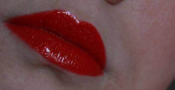 Блеск и карандаш. Dior addict gloss Iconic red №856 и Max Factor Colour Elixir Lip Liner №10 Red Rush
