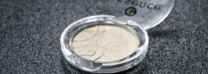Тени Essence Eyeshadow 02 Dance all night. Sparkling Effect. Supersoft and long-lasing eyeshadow