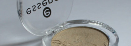 Тени Essence Eyeshadow 02 Dance all night. Sparkling Effect. Supersoft and long-lasing eyeshadow