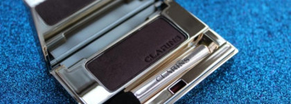 Тени Clarins Ombre Minerale Wet & Dry Mineral Eyeshadow Smoothing And Long-Lasting в оттенках 05 Lingerie, 12 Aubergine и 04 Golden Rose