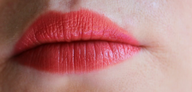 Clarins Rouge Eclat Satin Finish Age-Defying Lipstick в оттенке №08 Coral Pink