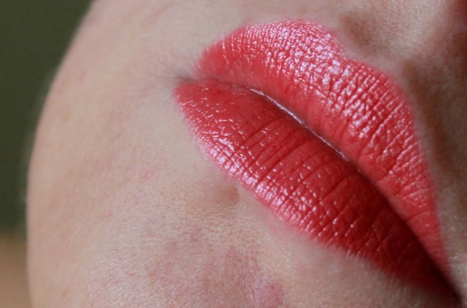 Clarins Rouge Eclat Satin Finish Age-Defying Lipstick в оттенке №08 Coral Pink