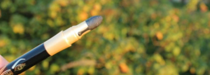 Avon 24K Gold Eye Liner в оттенке Golden Black / Карандаш для глаз «24 карата золота». Карандаш, который не подошел никому