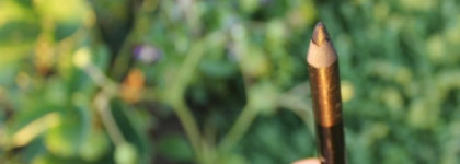 Avon 24K Gold Eye Liner в оттенке Golden Black / Карандаш для глаз «24 карата золота». Карандаш, который не подошел никому