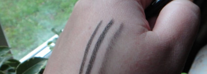 Avon 24K Gold Eye Liner в оттенке Golden Black / Карандаш для глаз «24 карата золота». Карандаш, который не подошел никому