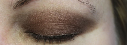 Монотени Chanel Ombre Essentielle Soft Touch Eyeshadow в оттенках 86 Trace и 68 Sand