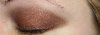 Монотени Chanel Ombre Essentielle Soft Touch Eyeshadow в оттенках 86 Trace и 68 Sand