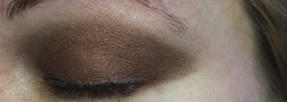 Монотени Chanel Ombre Essentielle Soft Touch Eyeshadow в оттенках 86 Trace и 68 Sand
