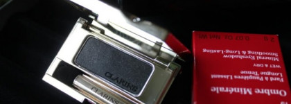 Совсем не весенние - Clarins Ombre Mineral Eyeshadow Smoothing & Long-Lasting №15 Black Sparkle - тьма, шторм и буря в заливе