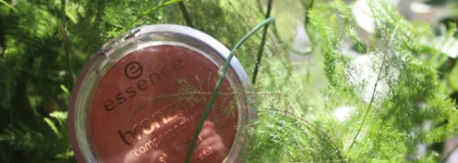 Бронзер Essence Bronzing Compact Powder Shimmer в оттенке №01 Bronzing Queen