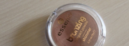 Бронзер Essence Bronzing Compact Powder Shimmer в оттенке №01 Bronzing Queen