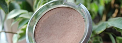 Бронзер Essence Bronzing Compact Powder Shimmer в оттенке №01 Bronzing Queen