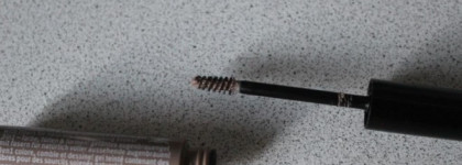 Тушь для бровей Essence Make me brow Eyebrow gel mascara в оттенке 01 blondy brows