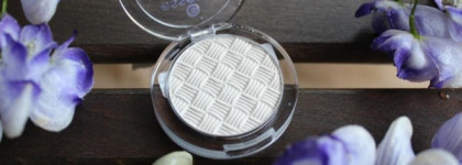 Essence The velvets. Velvety-soft&longlasting eyeshadow.  Акварельный макияж на каждый день