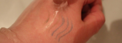 Avon Liquid Chrome eyeliner в оттенках Electric Blue и Bright Green