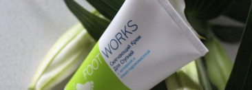 Avon Foot Works Смягчающий Крем Для Ступней с мочевиной и альфа-гидроксикислотой