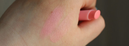 Essence Colour&Care lipstick в оттенке №01 Don't be shy. Неслучившаяся эфемерида