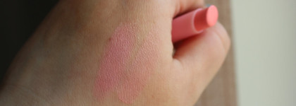 Essence Colour&Care lipstick в оттенке №01 Don't be shy. Неслучившаяся эфемерида