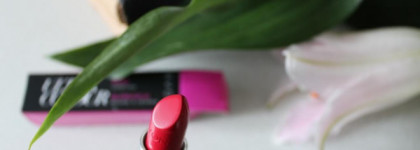 Avon Ultra Colour Bold lipstick в оттенке Ruby shock