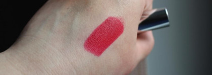 Avon Ultra Colour Bold lipstick в оттенке Ruby shock