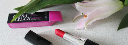 Avon Ultra Colour Bold lipstick в оттенке Ruby shock