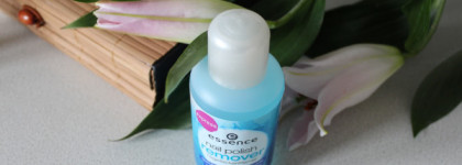 Essence Nail polish remover Quickly and effectively Coconut&papaya fragrance Эссенс жидкость для снятия лака