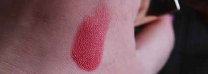 Clarins Rouge Prodige True-Hold Colour and Shine Lipstick №121 Red prodige