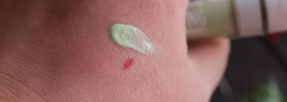 Essence Colour Correcting liquid concealer Anti redness 30 pastel green