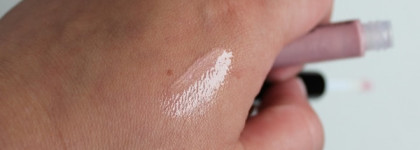 MAC Lipglass Oyster Girl