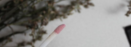 MAC Lipglass Oyster Girl