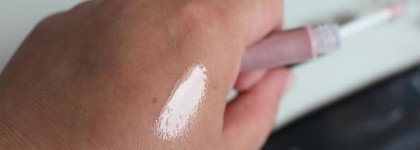 MAC Lipglass Oyster Girl