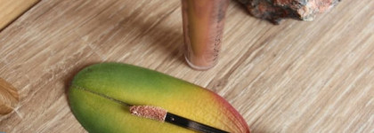 NYX Cosmic Metals Lip Cream Кремовая жидкая помада с металлическим эффектом в оттенках Asteroid Aura, Metropolitan Night, Galactic Love