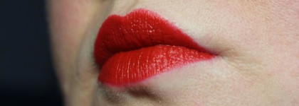 Матовая красная помада Clarins Joli Rouge Velvet 742V