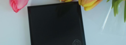 Темы сине-зеленого в палетках Shiseido Luminizing Satin Eye Color Trio в оттенках BL215 Static, GR412 Lido, GR305 Jungle