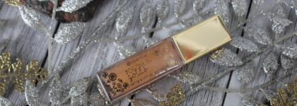 Essence The Glowin' Golds Caring Shimmer Lip Oil Ухаживающее масло для губ с блеском в оттенке №01 Heart Of Gold и сравнение с маслом Clarins Lip Comfort Oil