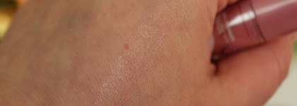 Маленькая, но очень симпатичная штучка - Essence Fruit kiss Caring lip balm 01 Raspberry Dream