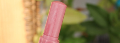 Маленькая, но очень симпатичная штучка - Essence Fruit kiss Caring lip balm 01 Raspberry Dream