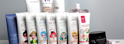 Уход осени и пустые банки уходовой косметики